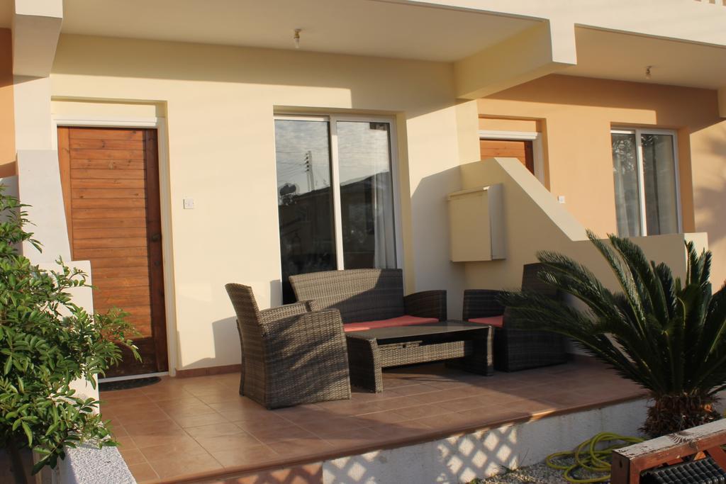 Diana Townhouse 2 Apartment Paphos Bagian luar foto