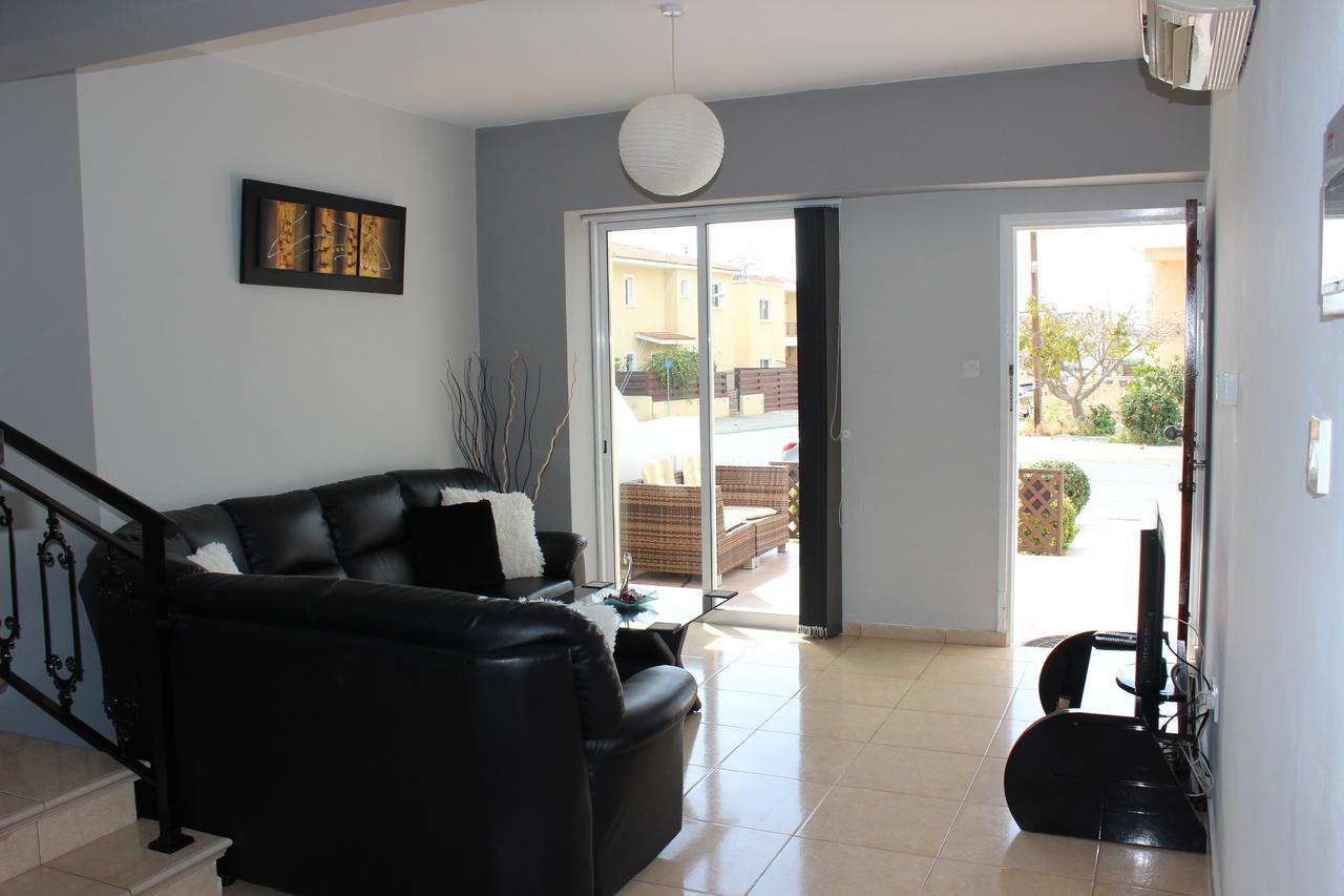 Diana Townhouse 2 Apartment Paphos Bagian luar foto
