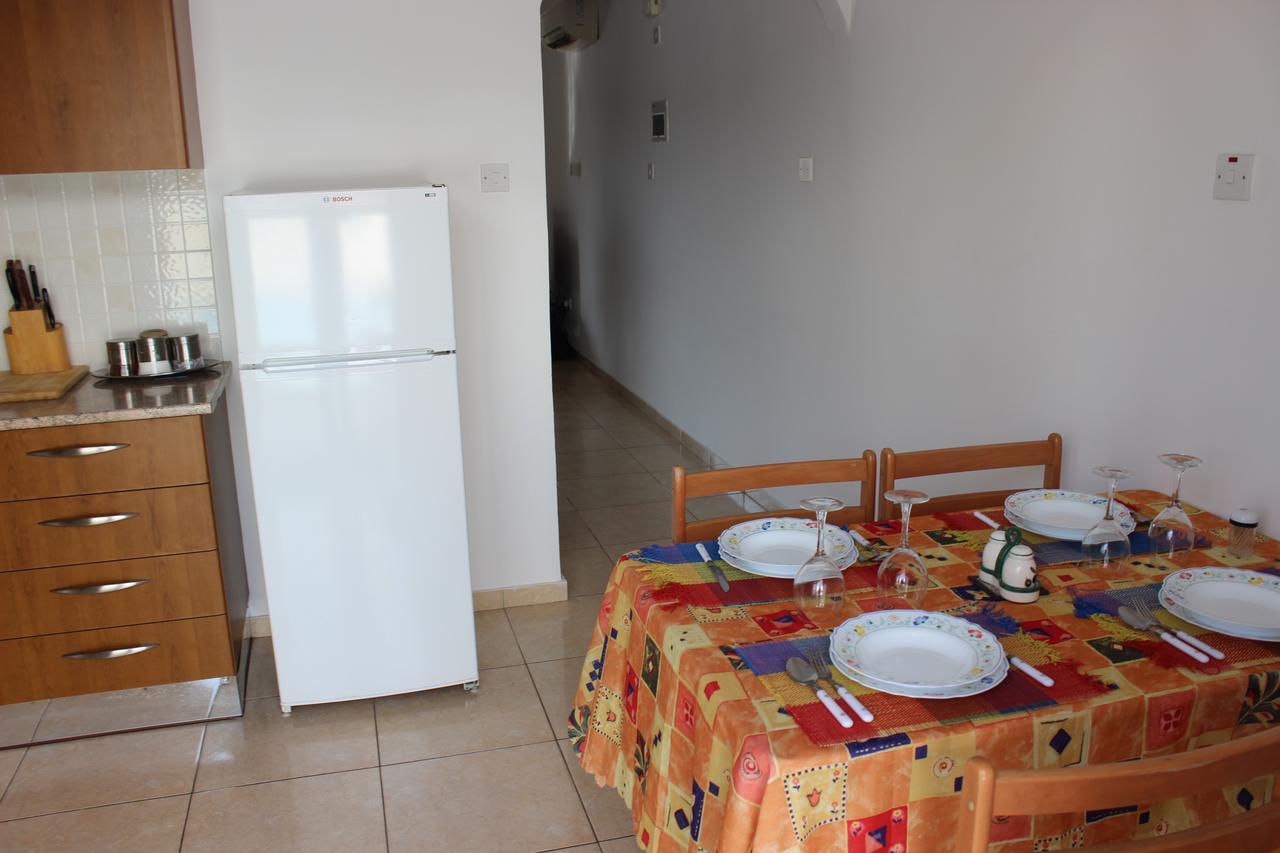 Diana Townhouse 2 Apartment Paphos Bagian luar foto