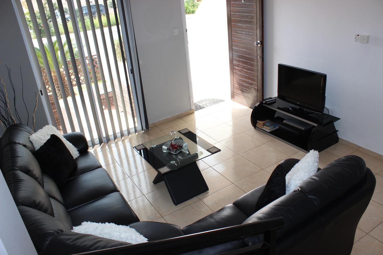 Diana Townhouse 2 Apartment Paphos Bagian luar foto