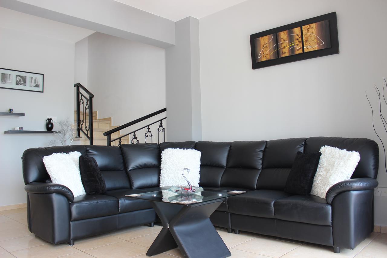 Diana Townhouse 2 Apartment Paphos Bagian luar foto